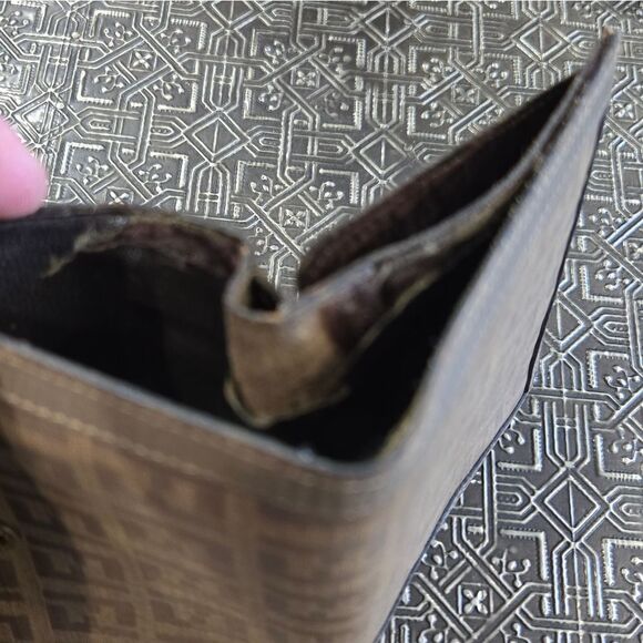 🐢 Vintage Fendi Wallet - Picture 11 of 12